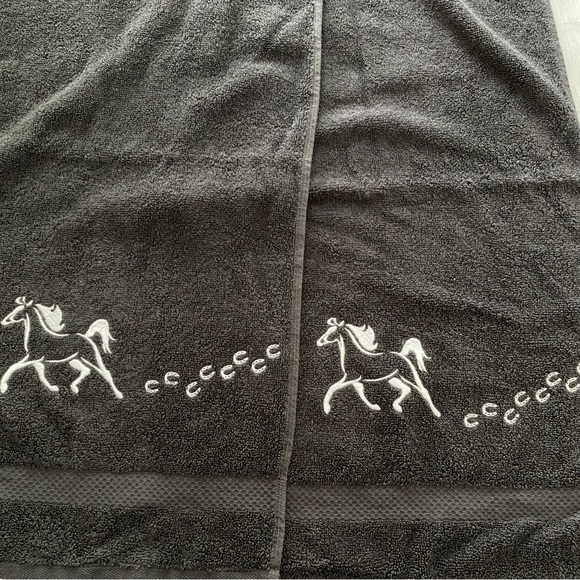 Horse Lover’s Embroidered Handtowel set (2 towels) - Picture 4 of 4